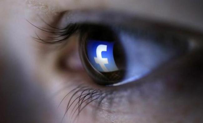 facebook eye reflection